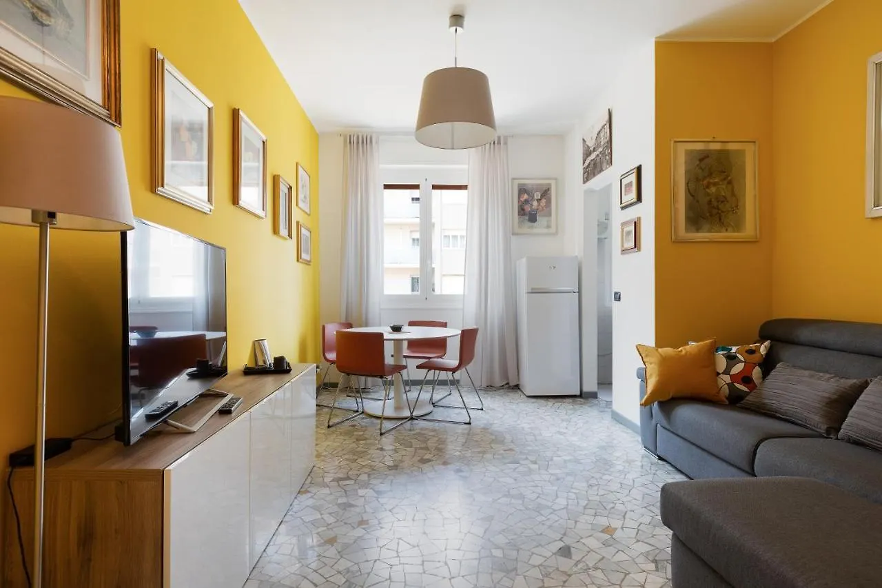 Apartment With Balcony - 50 M Far From M1 Pasteur Milano Italia